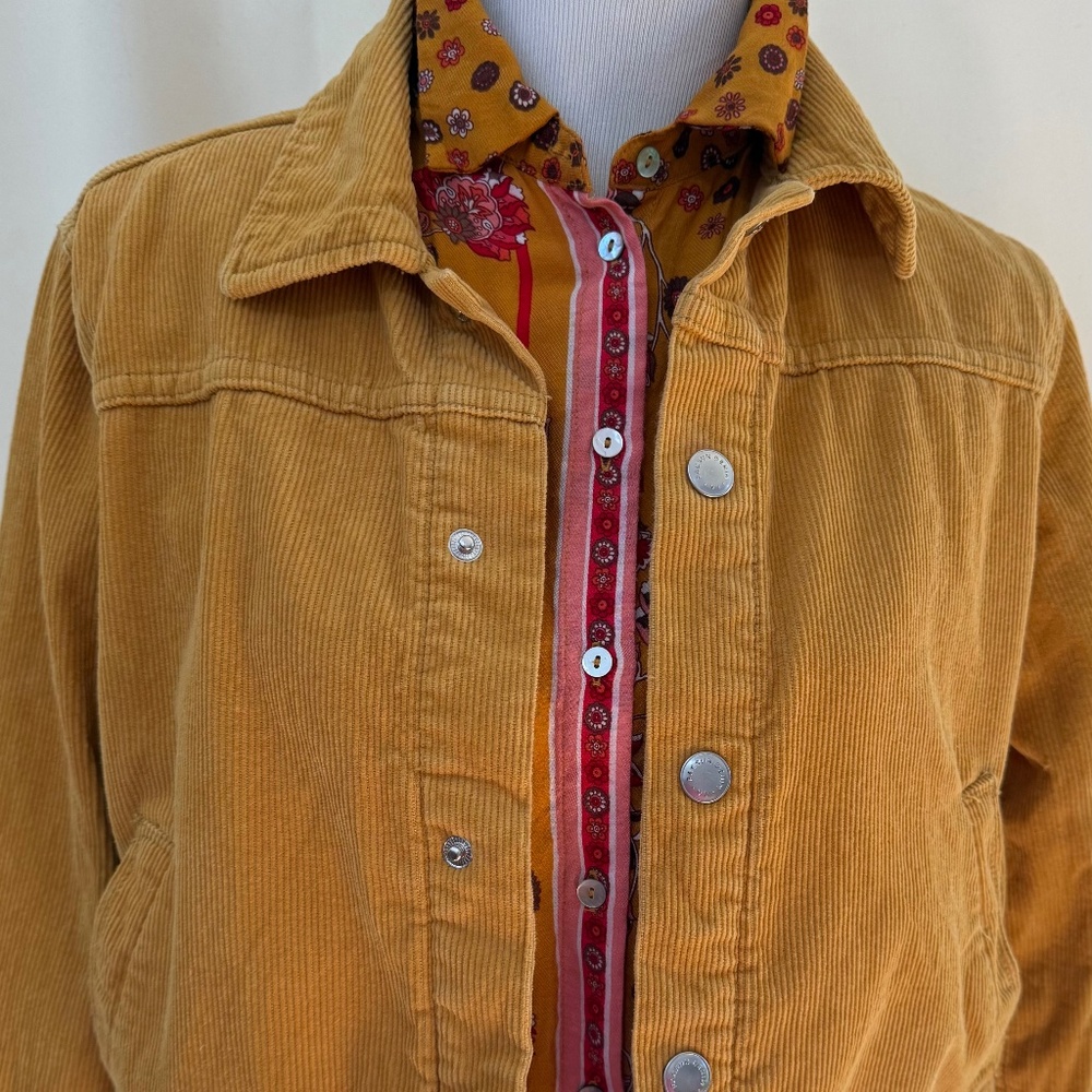 Calling you, Cowgirl! Corduroy jacket, Western style PACSUN. Mustard Gold, Med.